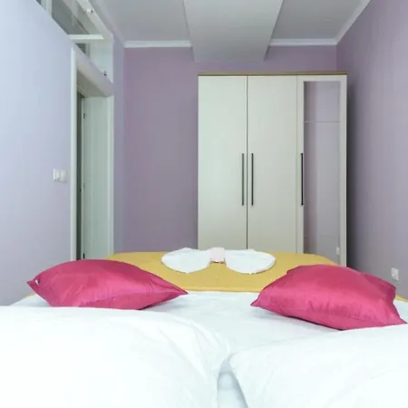 Stane Apartment *