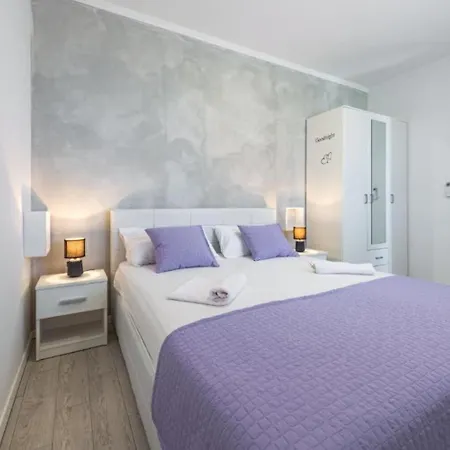 Stane Apartment *