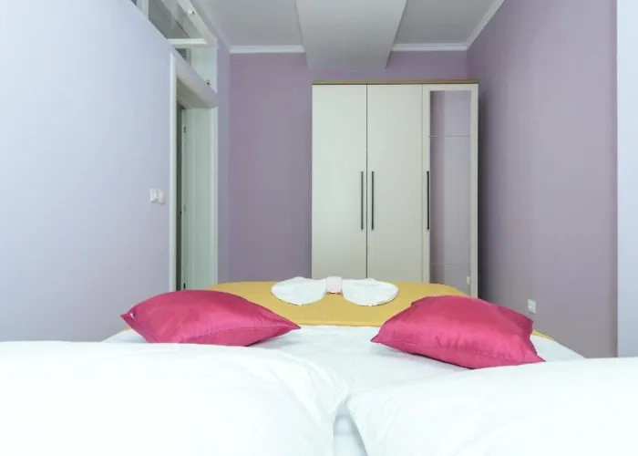 Stane Apartment *
