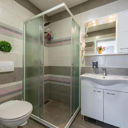 Stane - Modern & Fully Equipped Apartment *