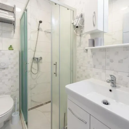 Stane - Modern & Fully Equipped *