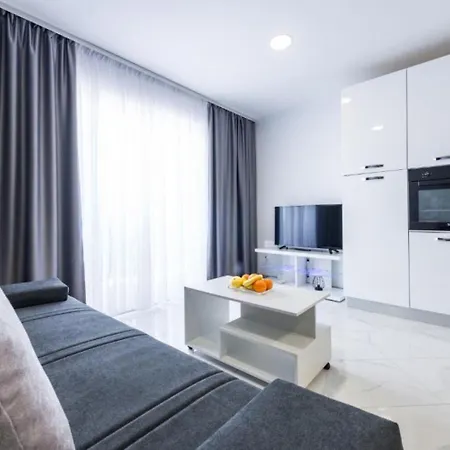 Stane - Modern & Fully Equipped Apartment