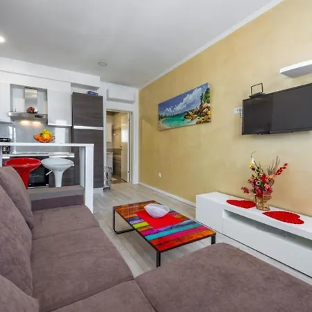 Stane - Modern & Fully Equipped *