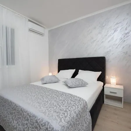 Stane - Modern & Fully Equipped Apartment