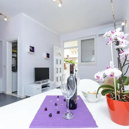 Stane - Modern & Fully Equipped *